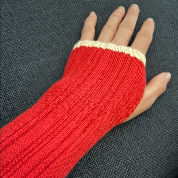 Red BDG Long Sleeve Top with Cut Out Back (Size Small) - Picture 2 of 5